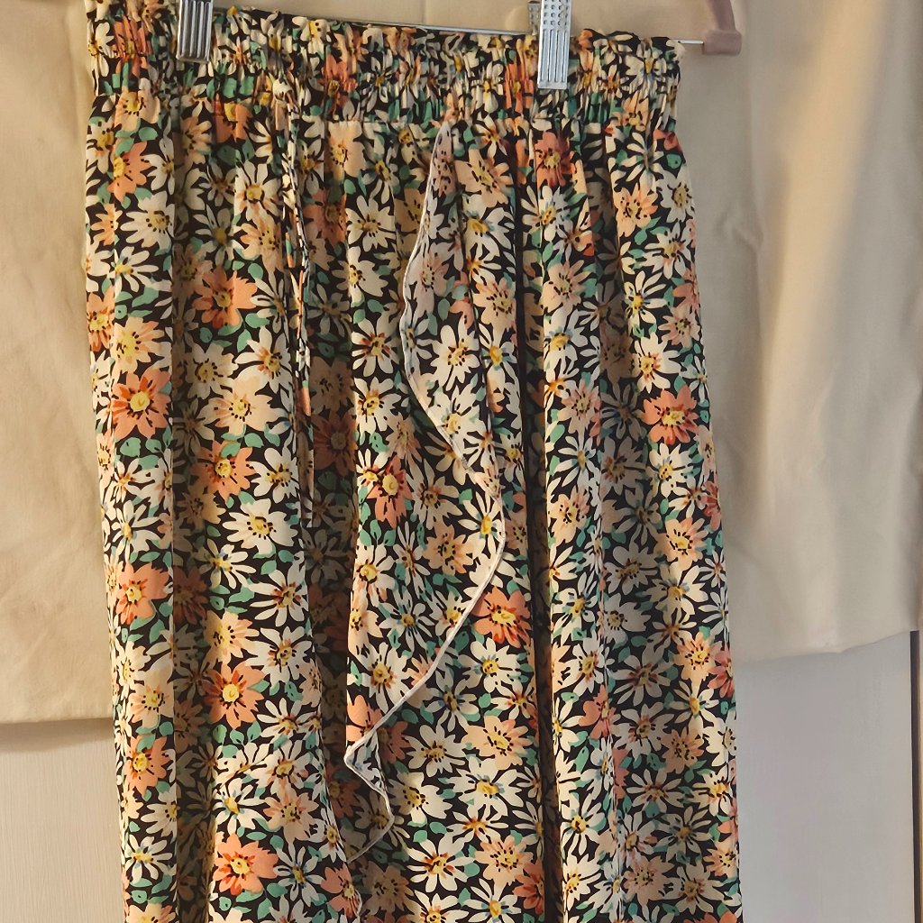 Nwt Super Cute Women's Ruffle Skirt M